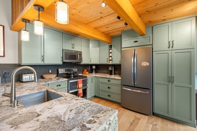 Building Photo - Alpine Meadows Winter Escape Ski Lease