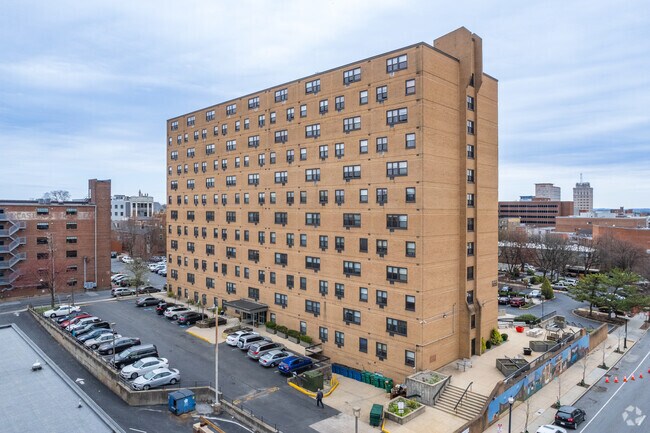 Building Photo - Ruoff Tower