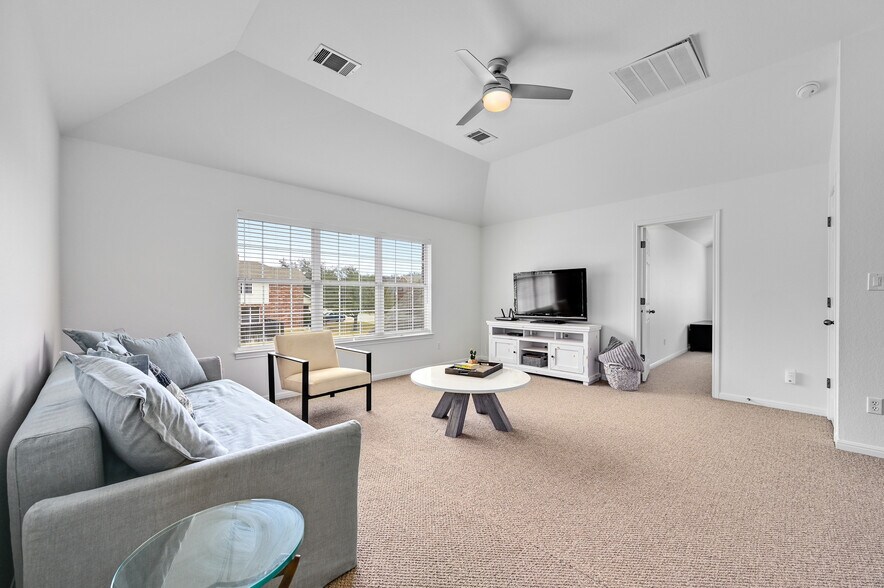 Building Photo - 2505 Lovett Ln