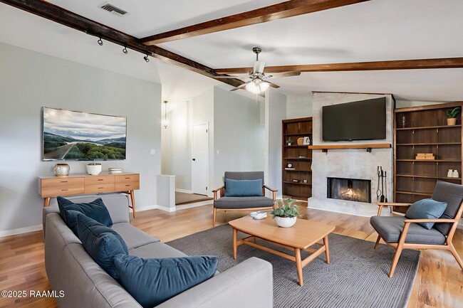 Building Photo - 103 Pinion Cir