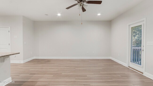 Building Photo - 1881 Pointe Dr