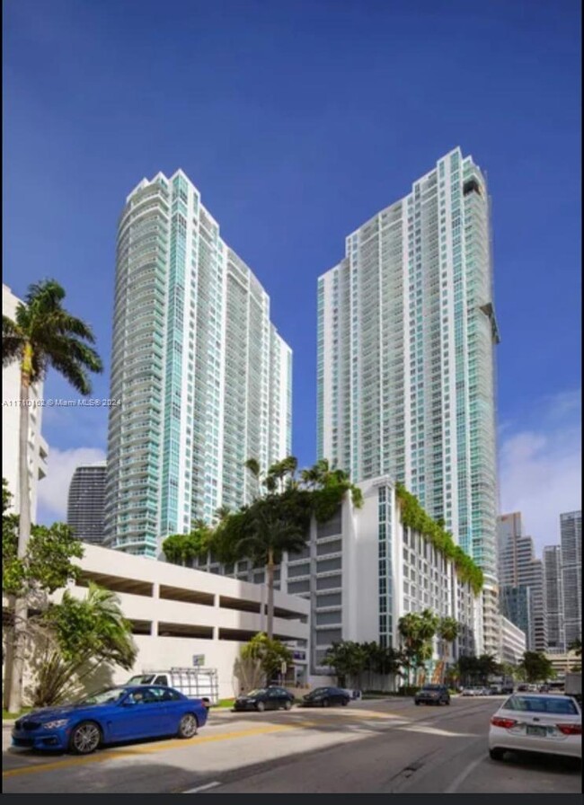 Primary Photo - 950 Brickell Bay Dr