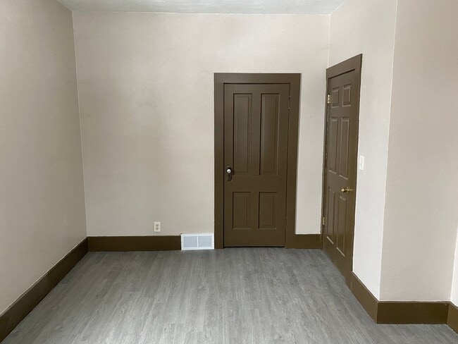 Building Photo - 5 Bed 1.5 Bath Single Family Home in Wausau