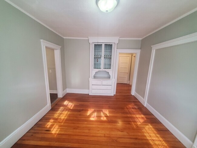 Building Photo - 247 Boston St