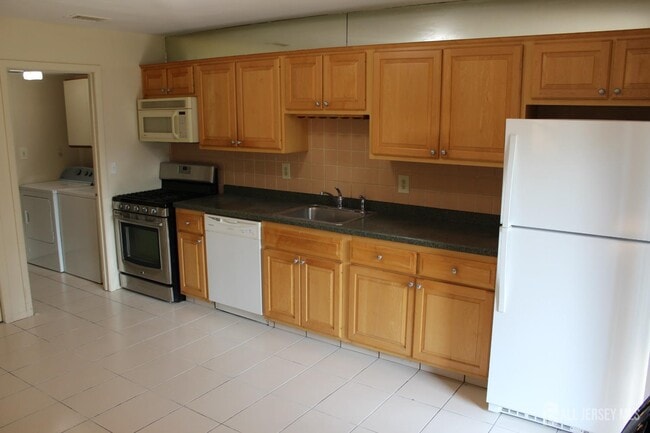 Building Photo - 157 Westgate Dr