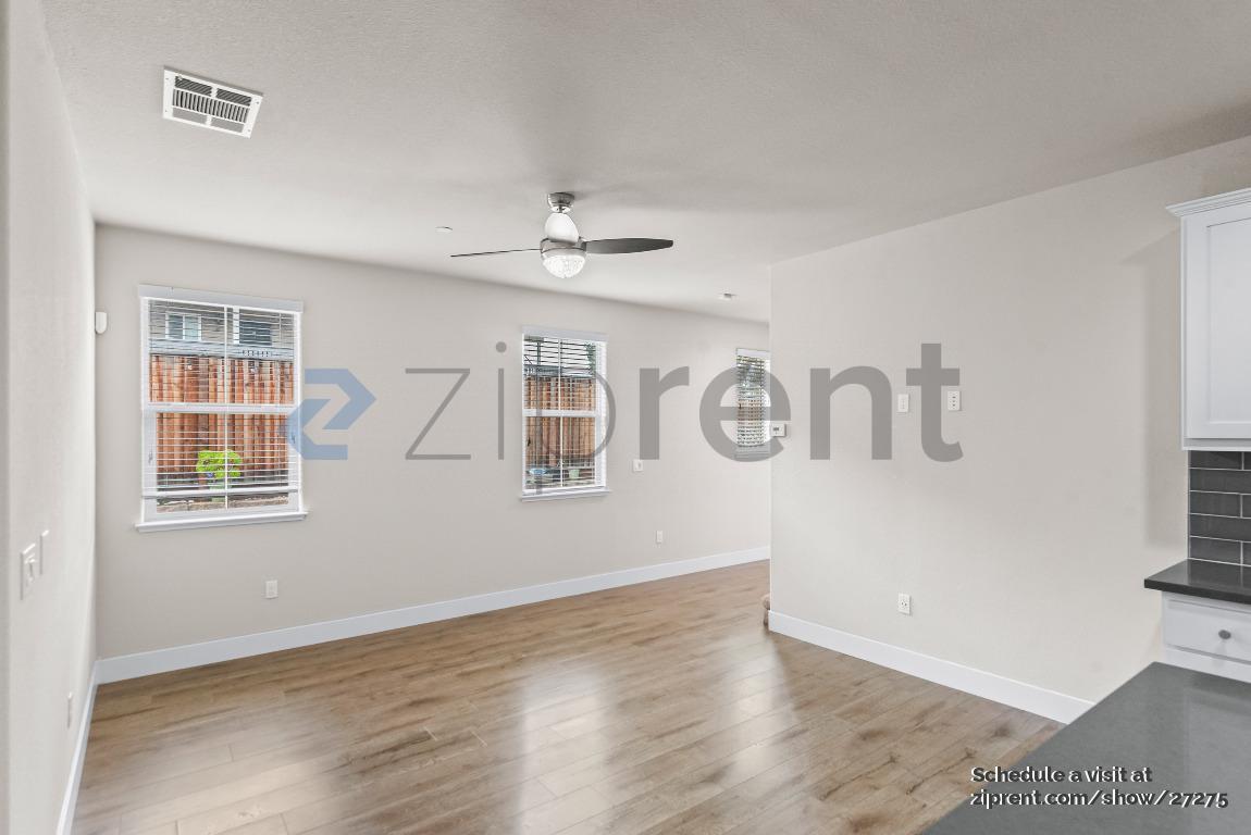 Building Photo - Unit