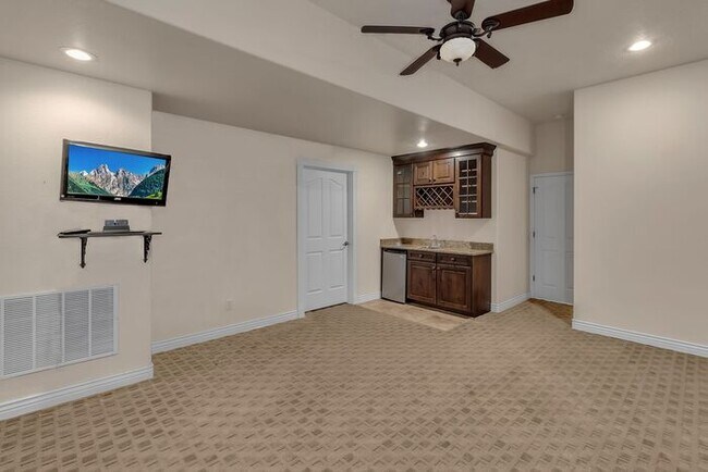 Building Photo - Beautiful and Spacious 4Bd 3.5Bath Home in...