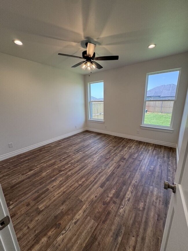 Building Photo - Sawdust Duplex
