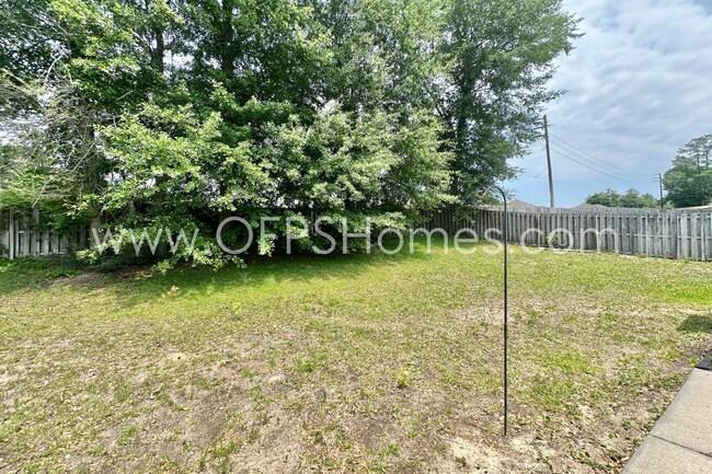 Building Photo - South Crestview 4/3 Available NOW!