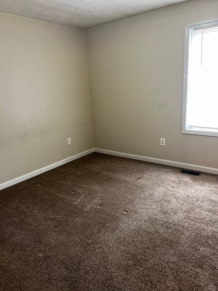 Building Photo - 107 S 6th St