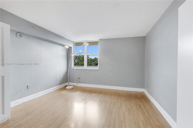 Building Photo - 3000 Coral Wy