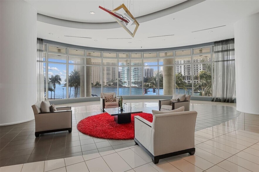 Building Photo - 300 S Biscayne Blvd