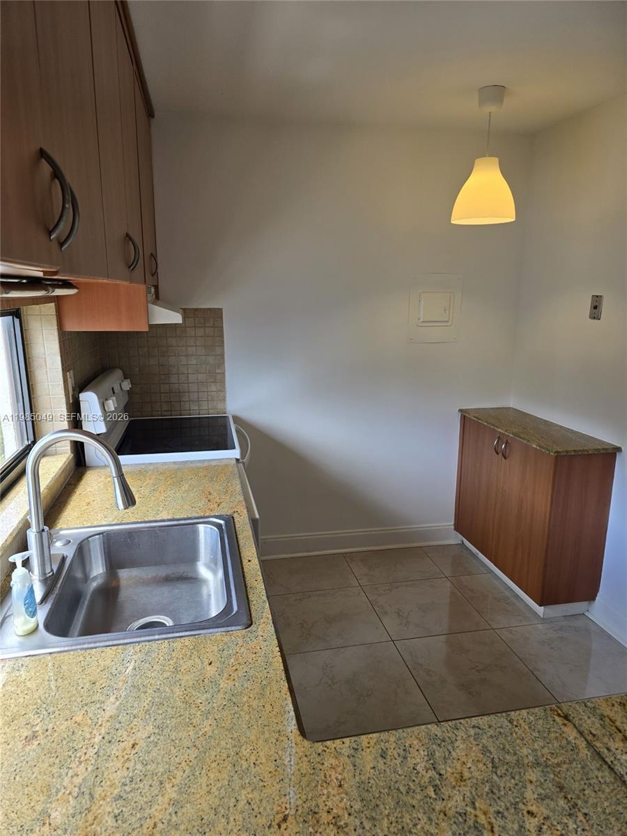 Building Photo - 16919 N Bay Rd