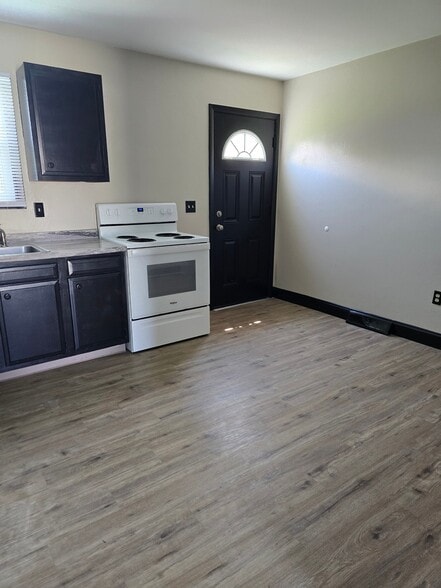 Building Photo - 1403 E 38th St