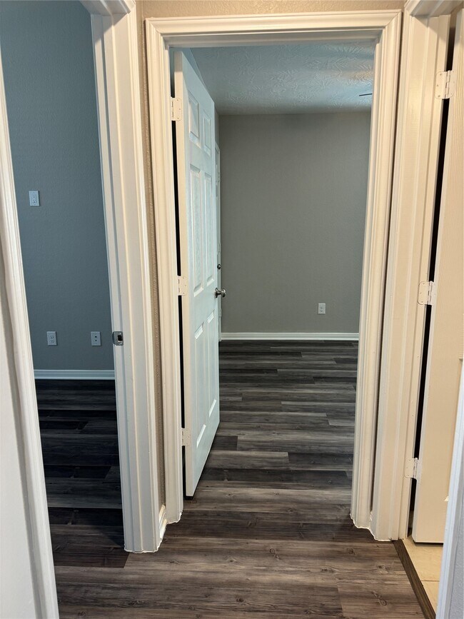 Building Photo - 1107 Tomball Downs Dr