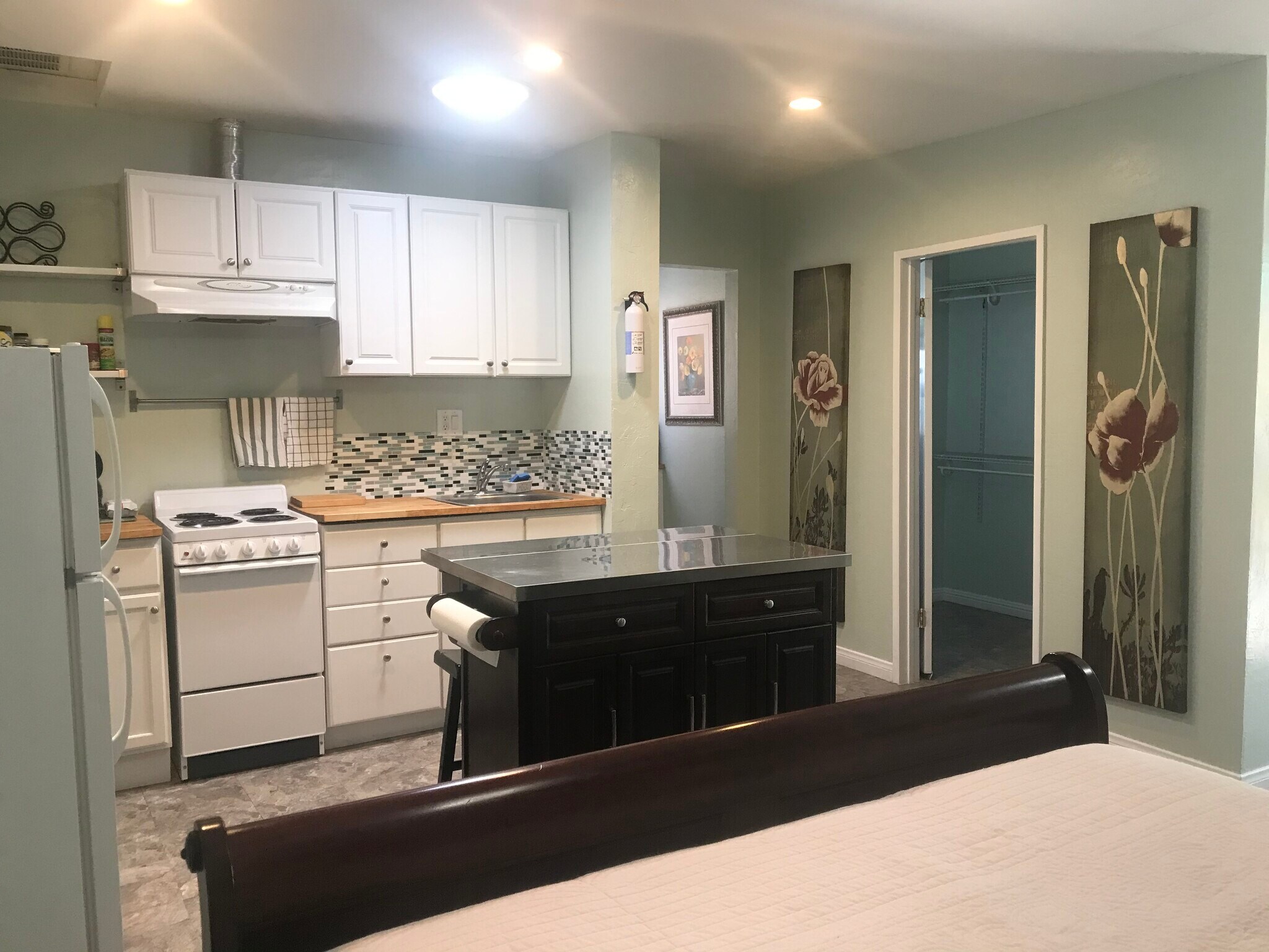 Building Photo - 632 Maria Ave