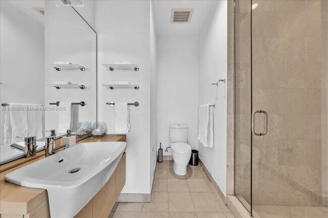 Building Photo - 200 Biscayne Blvd Way