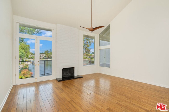 Building Photo - 4618 Park Mirasol