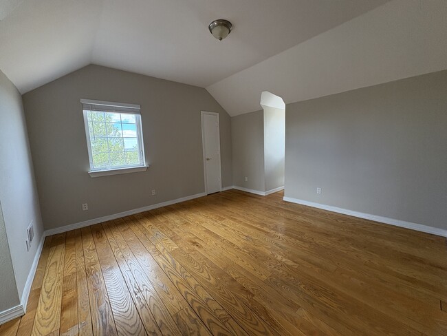 Building Photo - 8612 Eagle Rock Ave NE