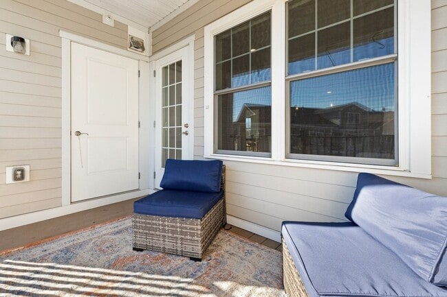 Building Photo - Danvers Updated 3 Bed 2 Bath | Top Floor Condo | Avail Now