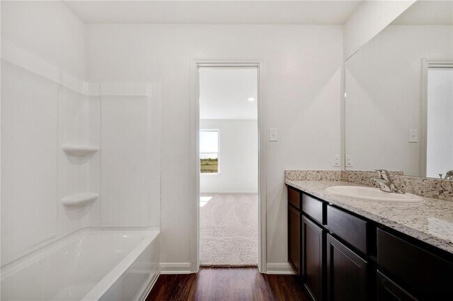 Building Photo - 525 Riverdale Dr