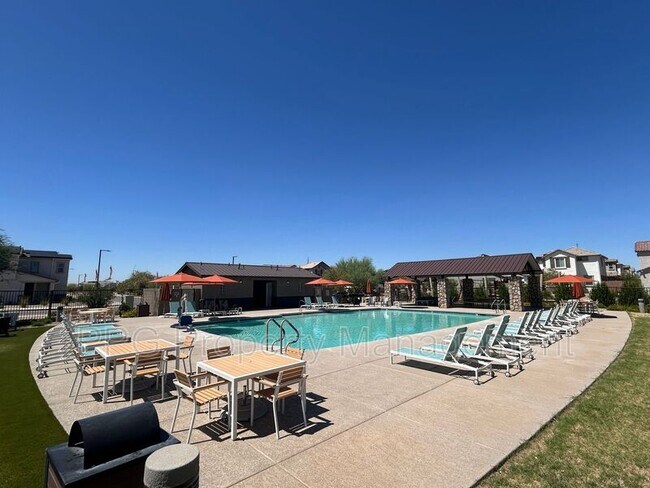 Building Photo - 14118 W Hackamore Dr