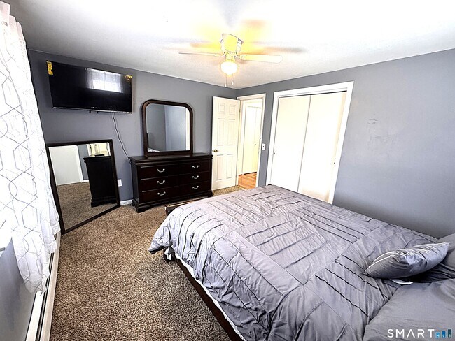 Building Photo - 270 S Windham Rd