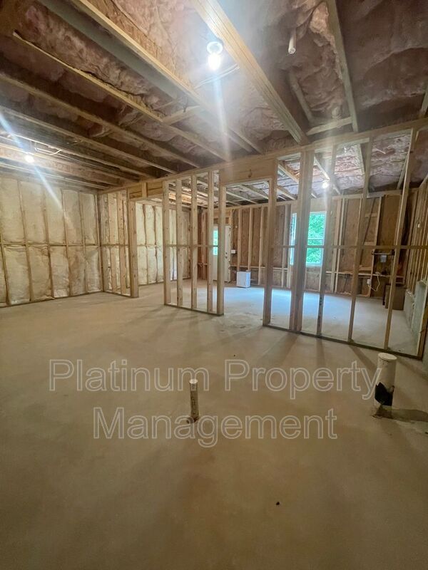 Building Photo - 551 Stoneybrook Dr