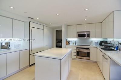 Building Photo - 650 Ocean Dr