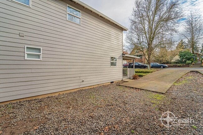 Building Photo - 1216 W 22nd St