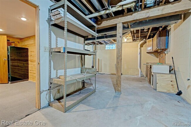 Building Photo - 5307 Metamora Rd