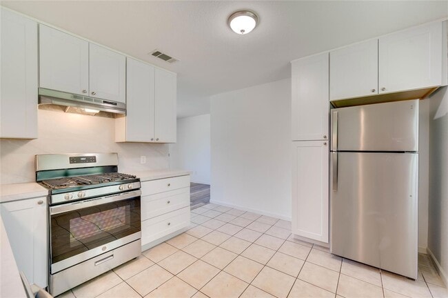 Building Photo - 706 Scenic Dr