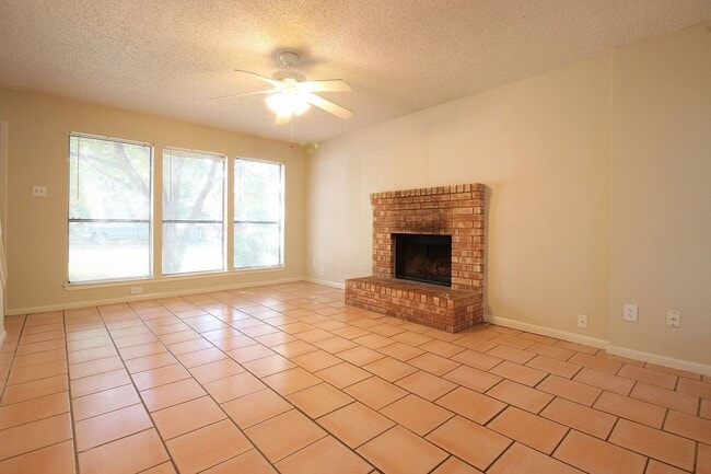 Building Photo - 9002 Sanger Dr