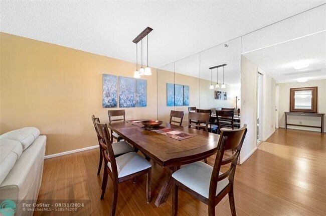 Building Photo - 3507 Oaks Way