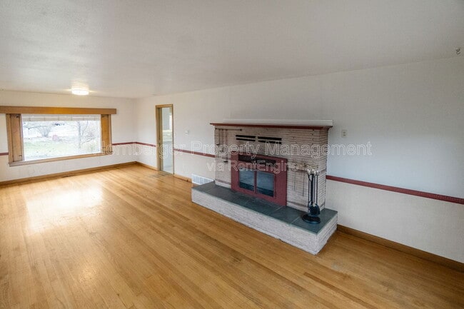 Building Photo - 2324 E South Crescent Ave