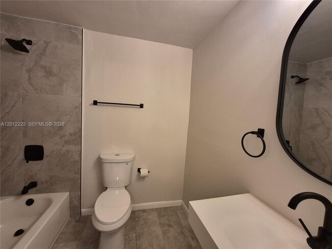 Building Photo - 6528 SW 41st Ct