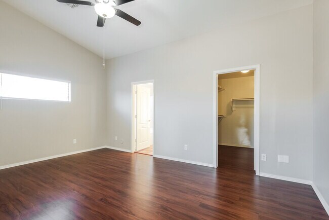 Building Photo - 15821 W Tara Ln