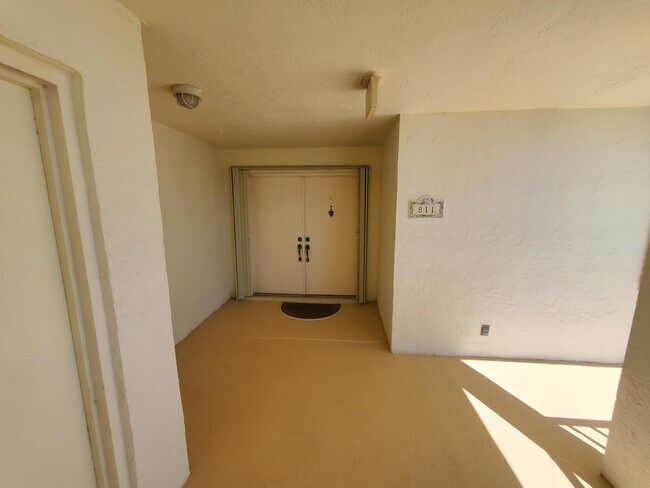 Building Photo - 10980 S Ocean Dr