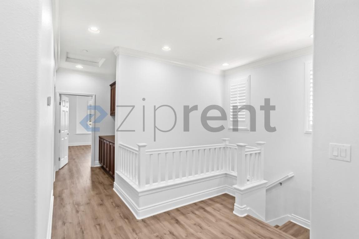 Building Photo - Unit