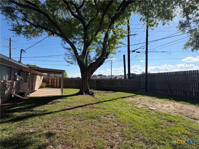 Building Photo - 111 Lancelot St