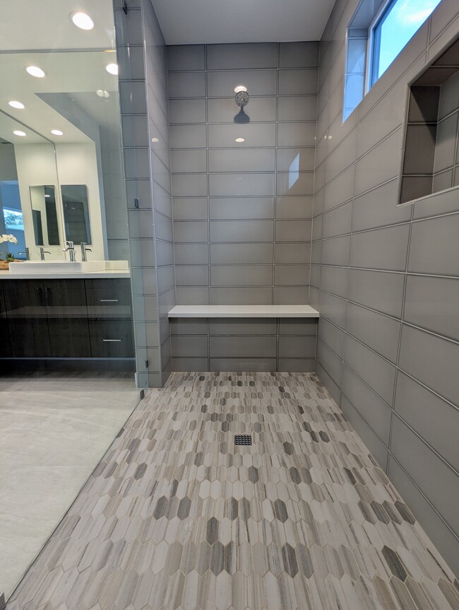 Building Photo - 3402 Ambassador Dr