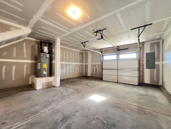 Building Photo - 1988 Rosedale Rdg Ave