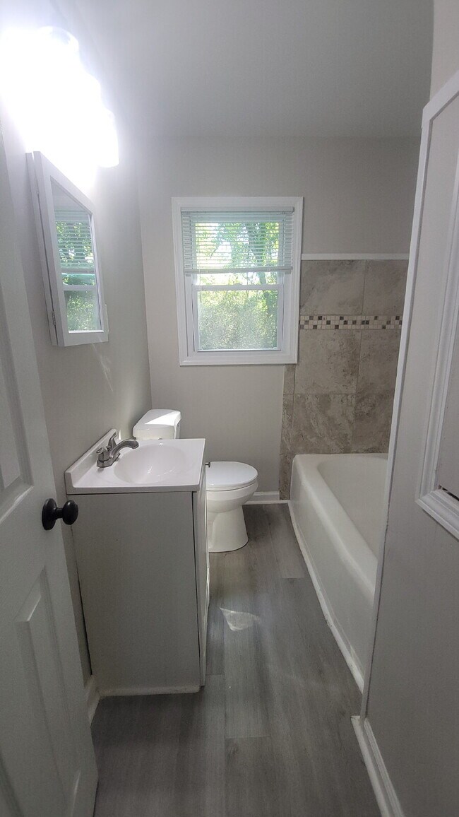 Building Photo - "2-Bedroom Retreat with Cozy Comfort in Huntsville!"