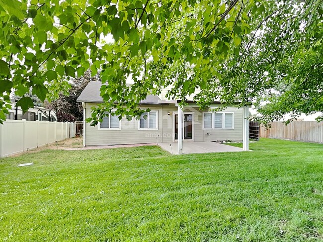 Building Photo - 2031 E Lochmeadow Ct