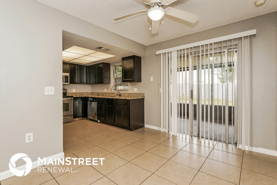 Building Photo - 2208 Spring Cir