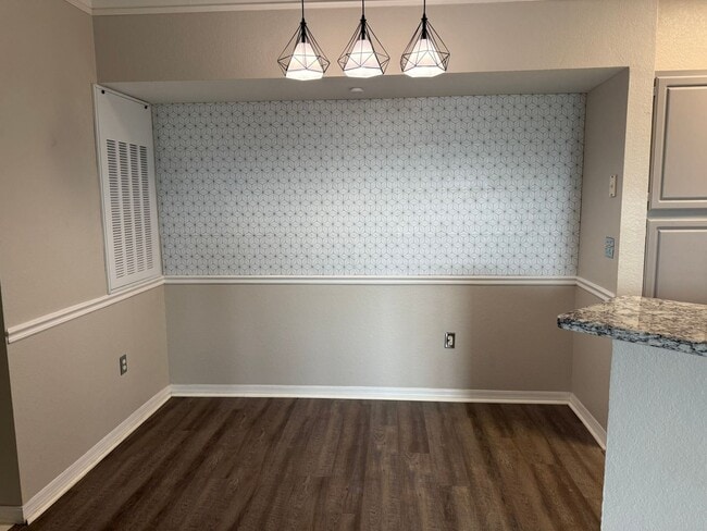 Building Photo - $1975 | 3-Bedroom 2-Bath Condo | Fully Ren...