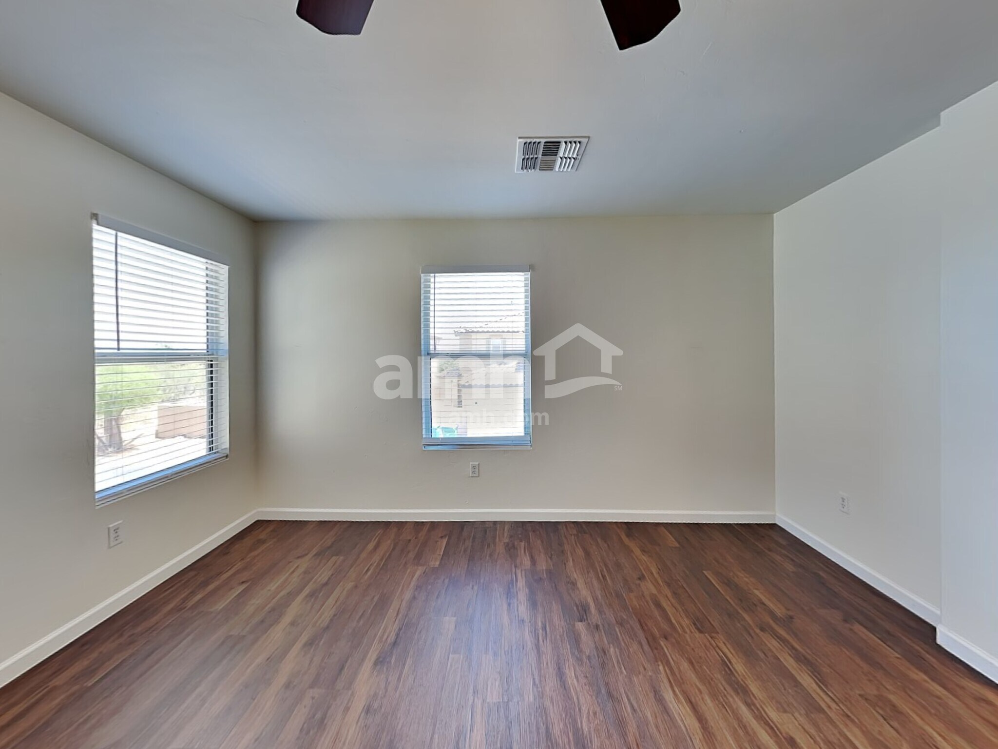 Building Photo - 574 W Paseo Celestial