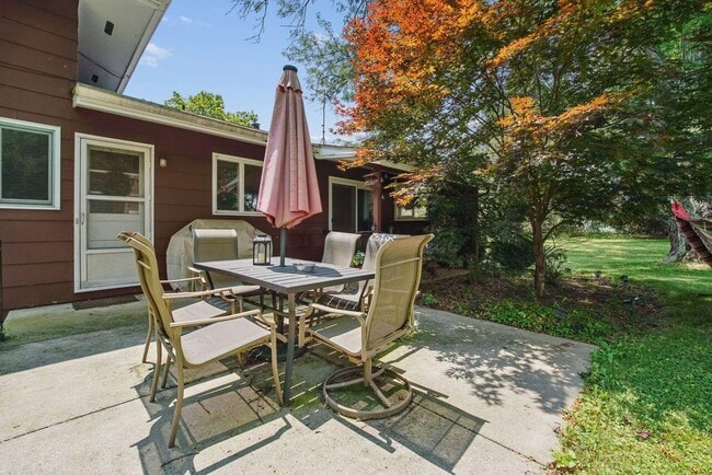 Building Photo - 157 Spring Valley Dr