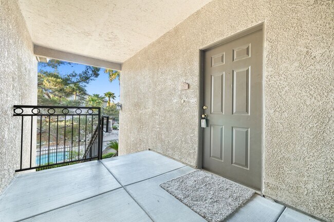 Building Photo - Comfort & Convenience: Modern 2-Bed, 2-Bat...