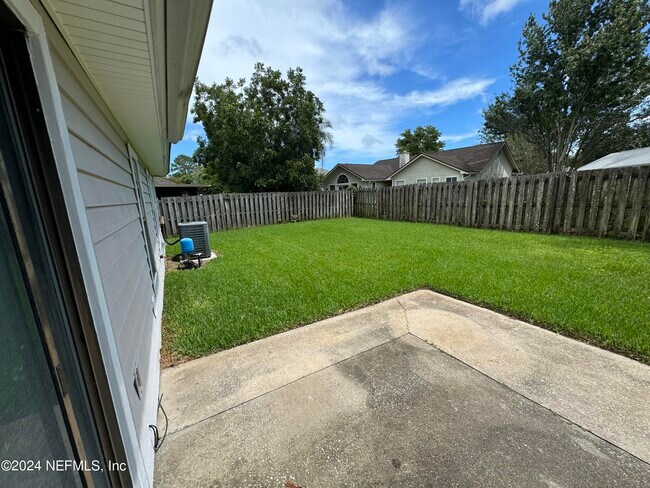 Building Photo - 13572 Lobo Ct